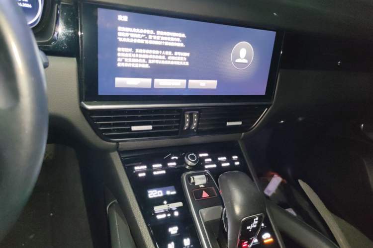 Used Porsche Cayenne E-Hybrid 2022 Cayenne E-Hybrid 2.0T Platinum Edition Audio And AC Panel