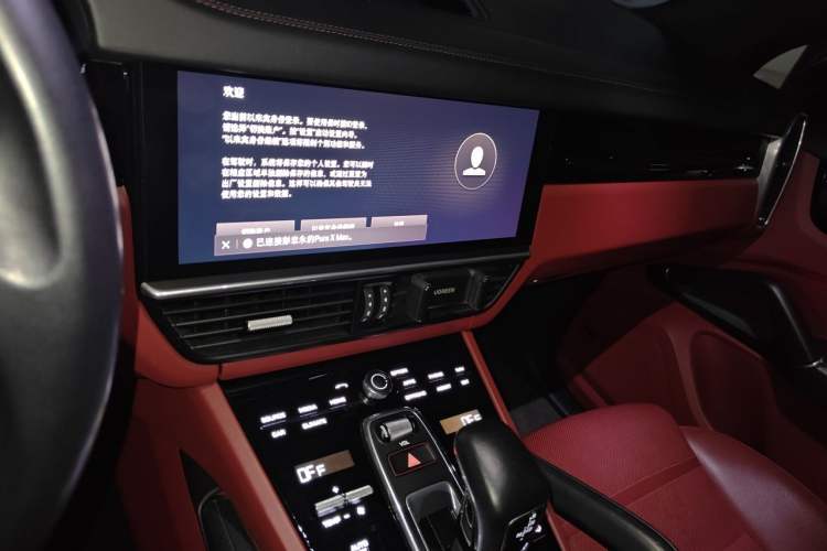 Used Porsche Cayenne E-Hybrid 2022 Cayenne E-Hybrid 2.0T Platinum Edition Audio And AC Panel