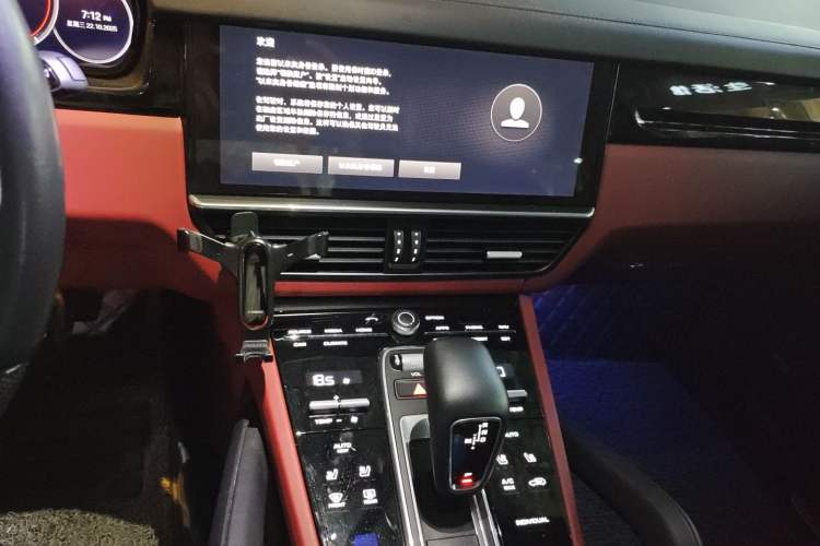 Used Porsche Cayenne E-Hybrid 2022 Cayenne E-Hybrid 2.0T Platinum Edition Audio And AC Panel