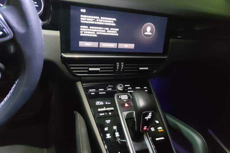 Used Porsche Cayenne E-Hybrid 2022 Cayenne E-Hybrid 2.0T Platinum Edition Audio And AC Panel