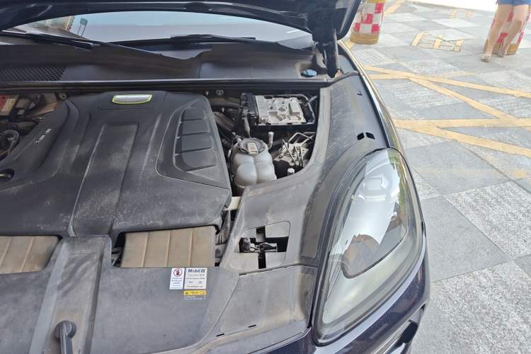 Used Porsche Cayenne E-Hybrid 2022 Cayenne E-Hybrid 2.0T Platinum Edition Engine Bay Left