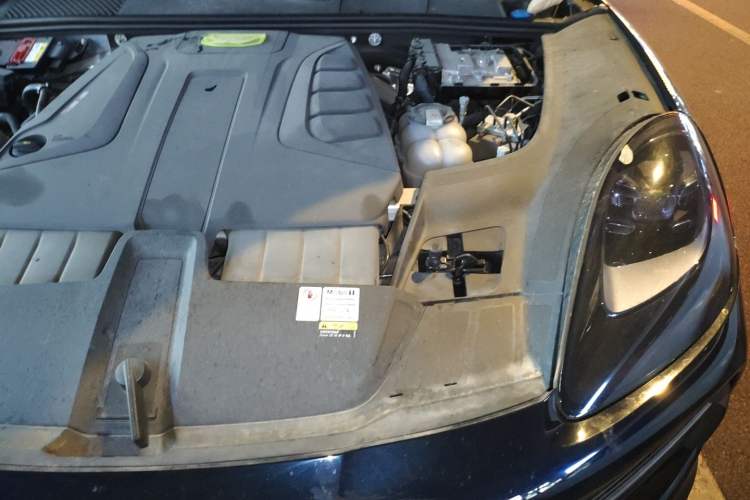 Used Porsche Cayenne E-Hybrid 2022 Cayenne E-Hybrid 2.0T Platinum Edition Engine Bay Left