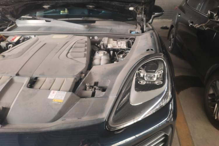 Used Porsche Cayenne E-Hybrid 2022 Cayenne E-Hybrid 2.0T Platinum Edition Engine Bay Left