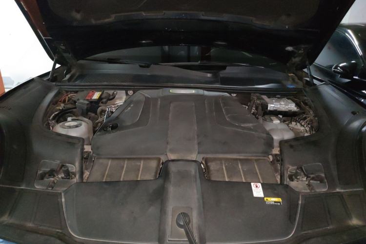 Used Porsche Cayenne E-Hybrid 2022 Cayenne E-Hybrid 2.0T Platinum Edition Engine Bay