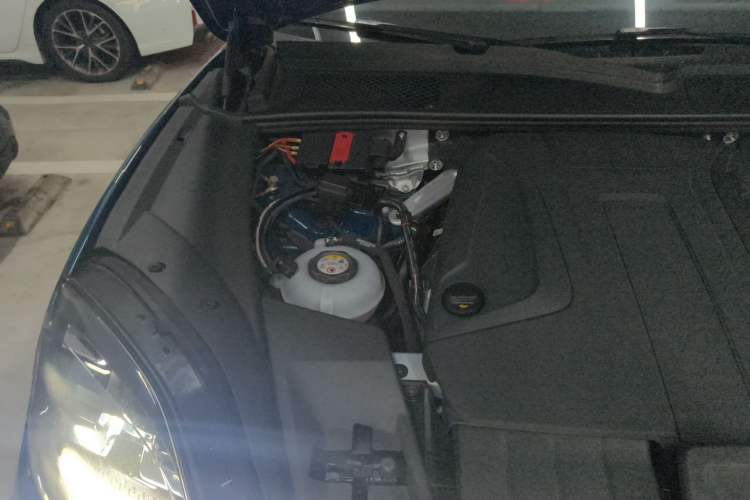 Used Porsche Cayenne E-Hybrid 2022 Cayenne E-Hybrid 2.0T Platinum Edition Engine Bay Right