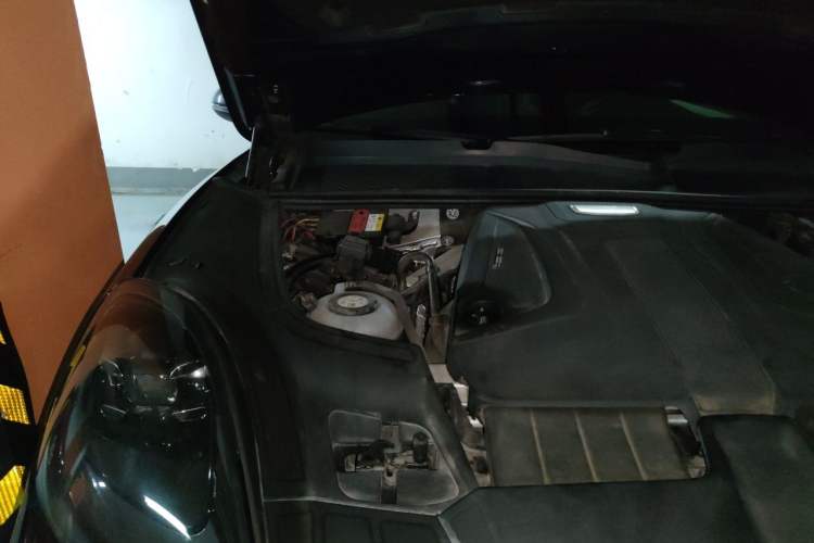 Used Porsche Cayenne E-Hybrid 2022 Cayenne E-Hybrid 2.0T Platinum Edition Engine Bay Right