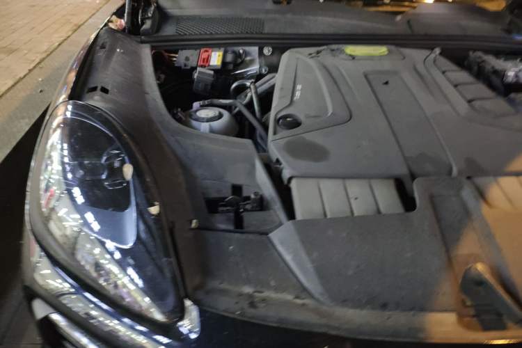 Used Porsche Cayenne E-Hybrid 2022 Cayenne E-Hybrid 2.0T Platinum Edition Engine Bay Right