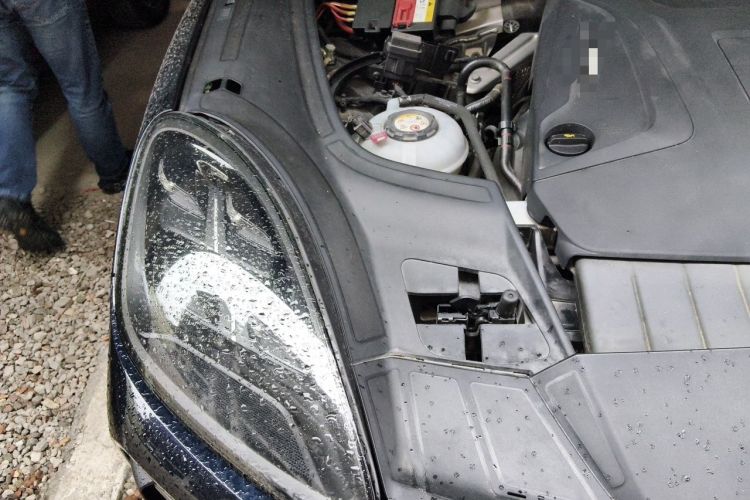 Used Porsche Cayenne E-Hybrid 2022 Cayenne E-Hybrid 2.0T Platinum Edition Engine Bay Right