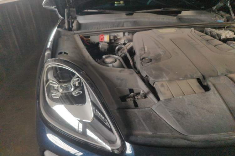 Used Porsche Cayenne E-Hybrid 2022 Cayenne E-Hybrid 2.0T Platinum Edition Engine Bay Right