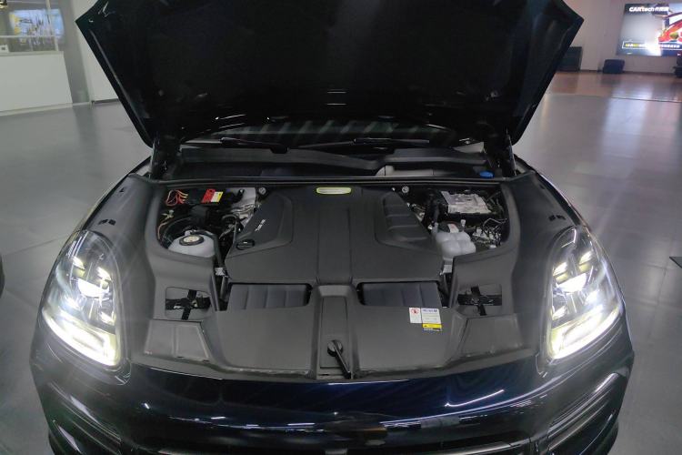 Used Porsche Cayenne E-Hybrid 2022 Cayenne E-Hybrid 2.0T Platinum Edition Engine Bay