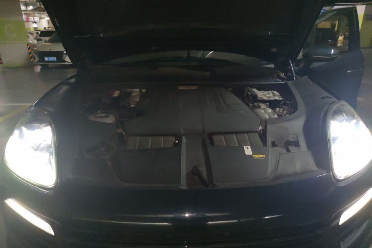 Used Porsche Cayenne E-Hybrid 2022 Cayenne E-Hybrid 2.0T Platinum Edition Engine Bay