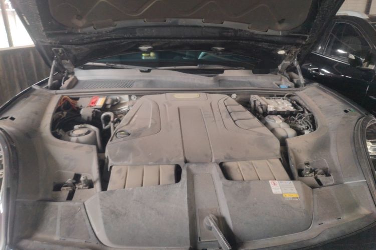 Used Porsche Cayenne E-Hybrid 2022 Cayenne E-Hybrid 2.0T Platinum Edition Engine Bay