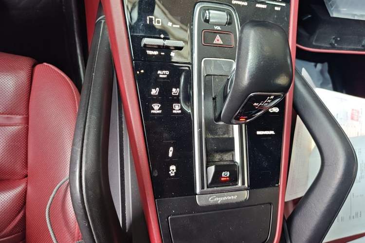 Used Porsche Cayenne E-Hybrid 2022 Cayenne E-Hybrid 2.0T Platinum Edition Gear Lever