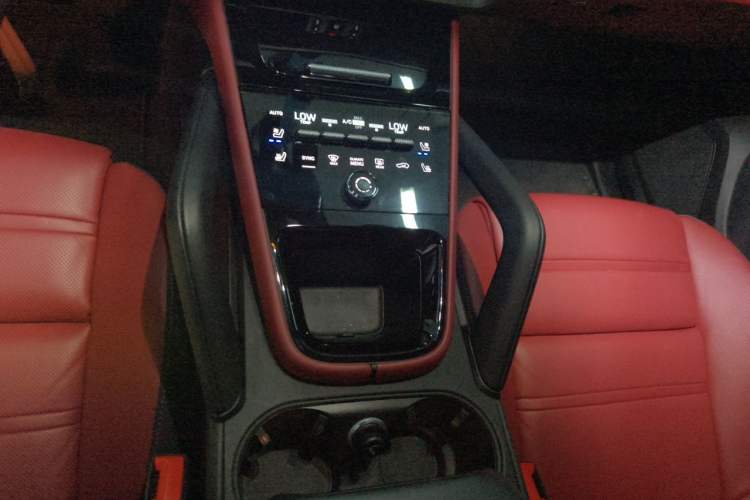 Used Porsche Cayenne E-Hybrid 2022 Cayenne E-Hybrid 2.0T Platinum Edition Gear Lever