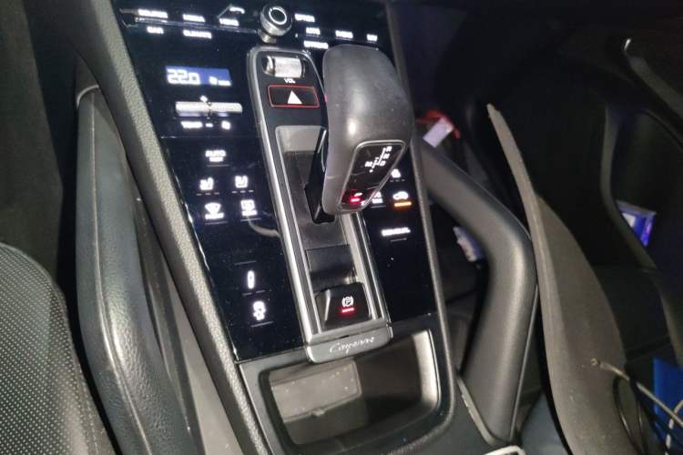 Used Porsche Cayenne E-Hybrid 2022 Cayenne E-Hybrid 2.0T Platinum Edition Gear Lever