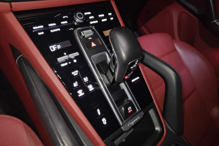 Used Porsche Cayenne E-Hybrid 2022 Cayenne E-Hybrid 2.0T Platinum Edition Gear Lever