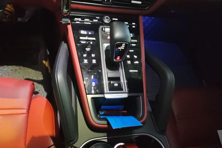 Used Porsche Cayenne E-Hybrid 2022 Cayenne E-Hybrid 2.0T Platinum Edition Gear Lever