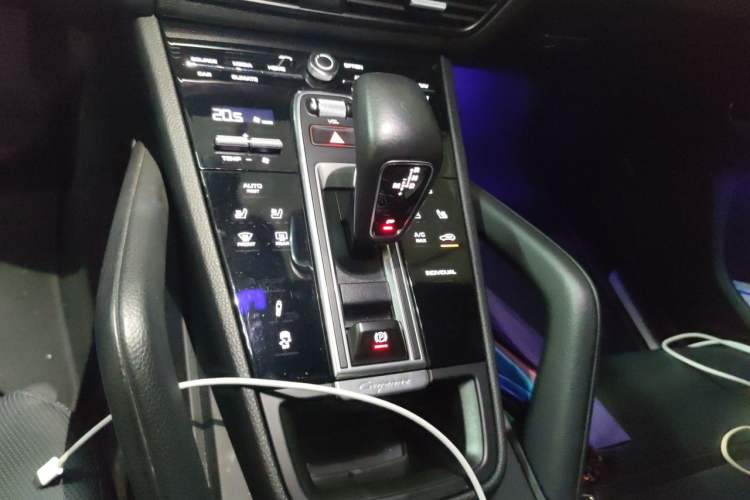 Used Porsche Cayenne E-Hybrid 2022 Cayenne E-Hybrid 2.0T Platinum Edition Gear Lever