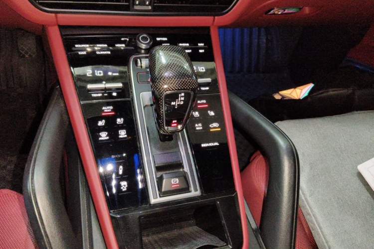 Used Porsche Cayenne E-Hybrid 2022 Cayenne E-Hybrid 2.0T Platinum Edition Gear Lever