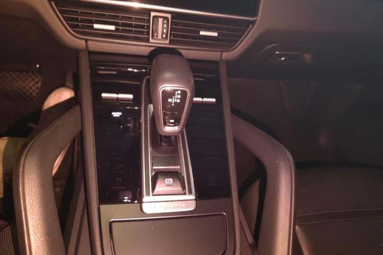 Used Porsche Cayenne E-Hybrid 2022 Cayenne E-Hybrid 2.0T Platinum Edition Gear Lever