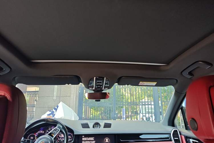 Used Porsche Cayenne E-Hybrid 2022 Cayenne E-Hybrid 2.0T Platinum Edition Headliner