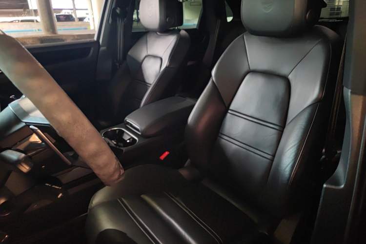 Used Porsche Cayenne E-Hybrid 2022 Cayenne E-Hybrid 2.0T Platinum Edition Left Front Seat