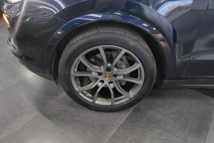 Used Porsche Cayenne E-Hybrid 2022 Cayenne E-Hybrid 2.0T Platinum Edition Left Front Wheel Hub
