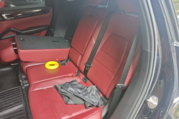 Used Porsche Cayenne E-Hybrid 2022 Cayenne E-Hybrid 2.0T Platinum Edition Left Rear Seat
