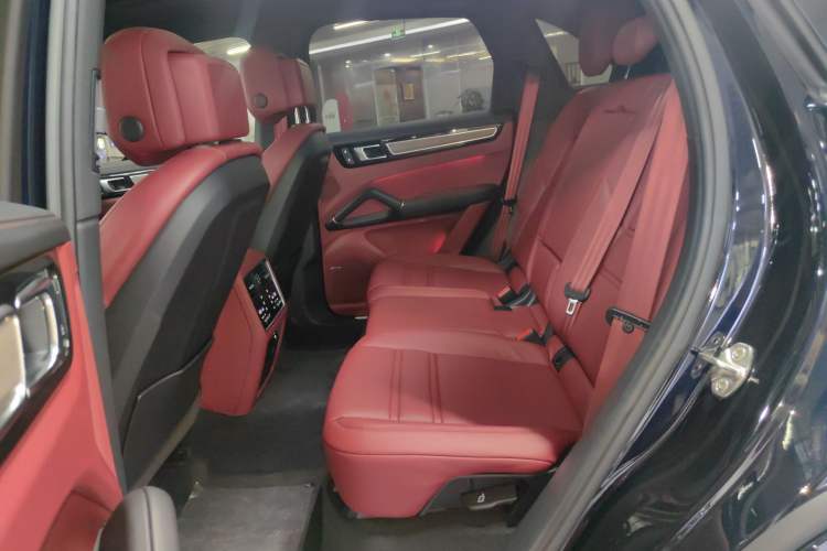 Used Porsche Cayenne E-Hybrid 2022 Cayenne E-Hybrid 2.0T Platinum Edition Left Rear Seat