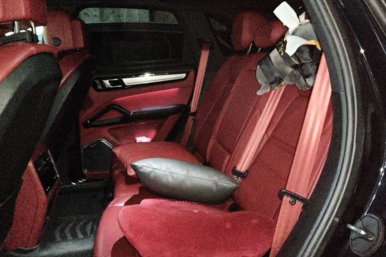 Used Porsche Cayenne E-Hybrid 2022 Cayenne E-Hybrid 2.0T Platinum Edition Left Rear Seat