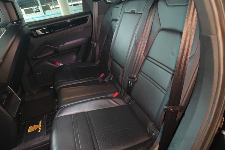 Used Porsche Cayenne E-Hybrid 2022 Cayenne E-Hybrid 2.0T Platinum Edition Left Rear Seat