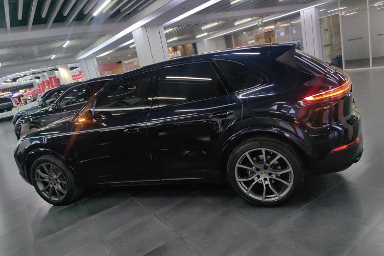 Used Porsche Cayenne E-Hybrid 2022 Cayenne E-Hybrid 2.0T Platinum Edition Left Side