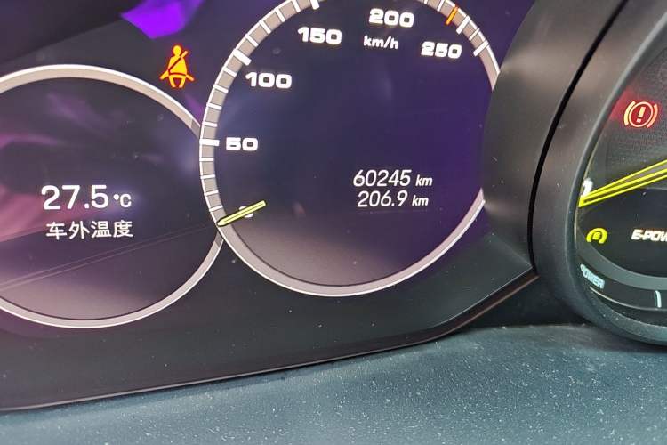 Used Porsche Cayenne E-Hybrid 2022 Cayenne E-Hybrid 2.0T Platinum Edition Odometer Close Up