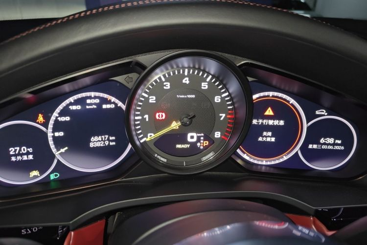 Used Porsche Cayenne E-Hybrid 2022 Cayenne E-Hybrid 2.0T Platinum Edition Odometer Close Up