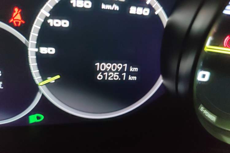 Used Porsche Cayenne E-Hybrid 2022 Cayenne E-Hybrid 2.0T Platinum Edition Odometer Close Up