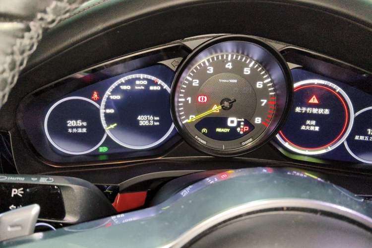 Used Porsche Cayenne E-Hybrid 2022 Cayenne E-Hybrid 2.0T Platinum Edition Odometer Close Up