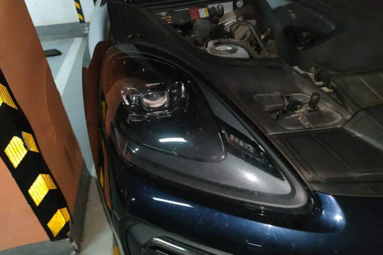 Used Porsche Cayenne E-Hybrid 2022 Cayenne E-Hybrid 2.0T Platinum Edition Right Front Headlight