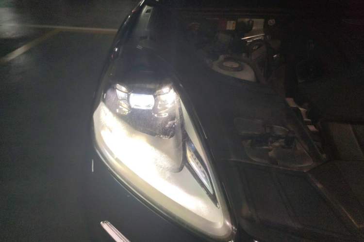 Used Porsche Cayenne E-Hybrid 2022 Cayenne E-Hybrid 2.0T Platinum Edition Right Front Headlight