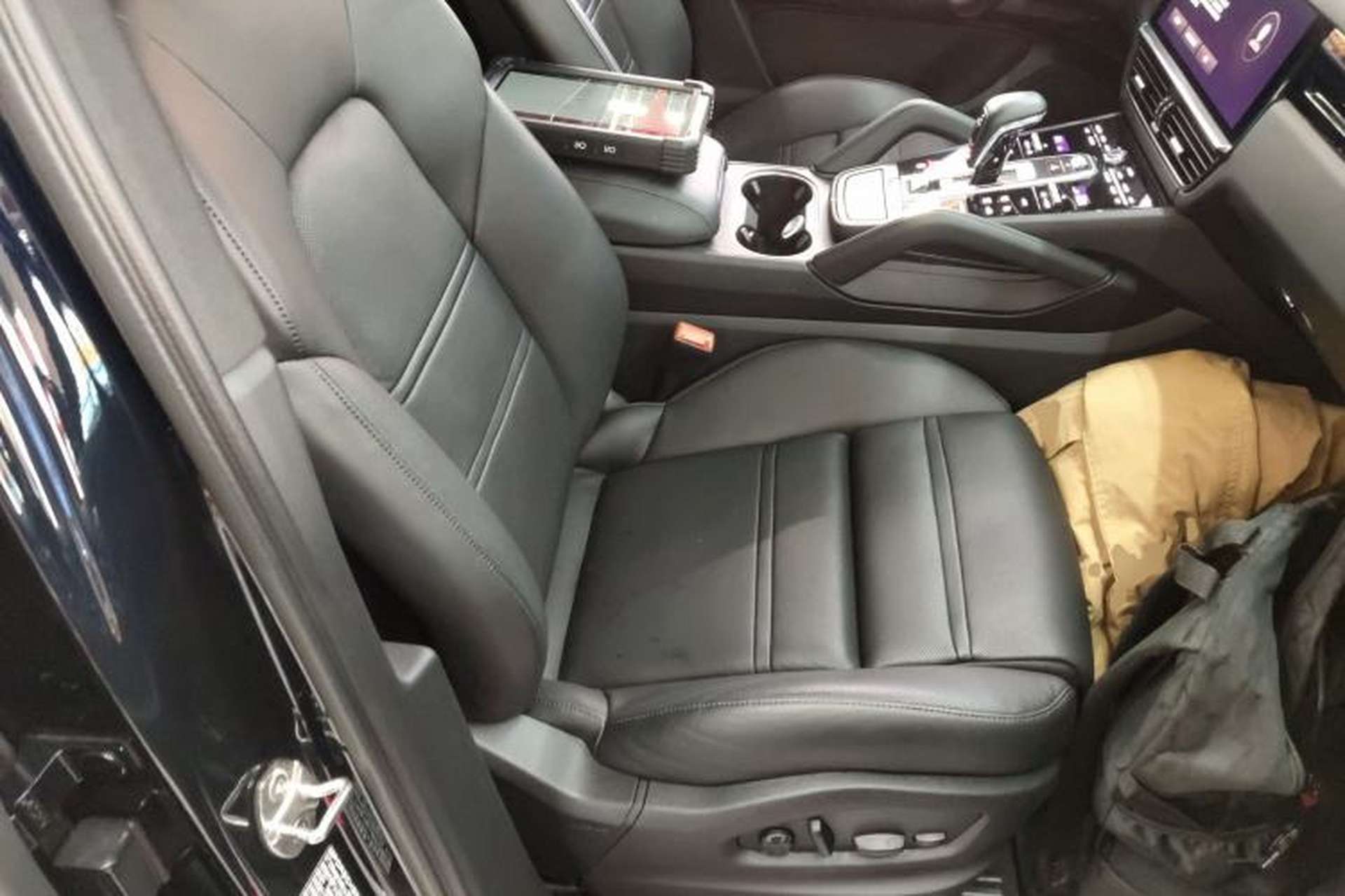 Used Porsche Cayenne E-Hybrid 2022 Cayenne E-Hybrid 2.0T Platinum Edition Right Front Seat