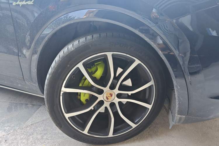 Used Porsche Cayenne E-Hybrid 2022 Cayenne E-Hybrid 2.0T Platinum Edition Right Front Wheel Hub