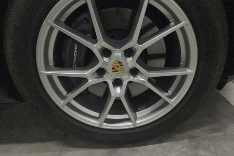 Used Porsche Cayenne E-Hybrid 2022 Cayenne E-Hybrid 2.0T Platinum Edition Right Front Wheel Hub