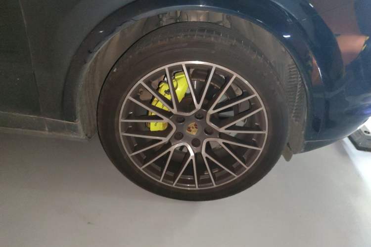 Used Porsche Cayenne E-Hybrid 2022 Cayenne E-Hybrid 2.0T Platinum Edition Right Front Wheel Hub