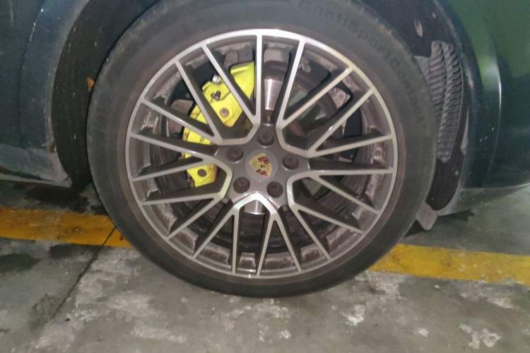 Used Porsche Cayenne E-Hybrid 2022 Cayenne E-Hybrid 2.0T Platinum Edition Right Front Wheel Hub