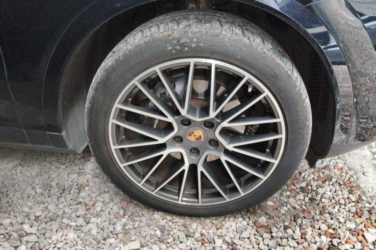 Used Porsche Cayenne E-Hybrid 2022 Cayenne E-Hybrid 2.0T Platinum Edition Right Front Wheel Hub