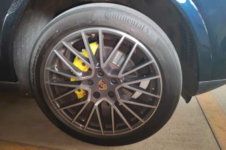 Used Porsche Cayenne E-Hybrid 2022 Cayenne E-Hybrid 2.0T Platinum Edition Right Front Wheel Hub