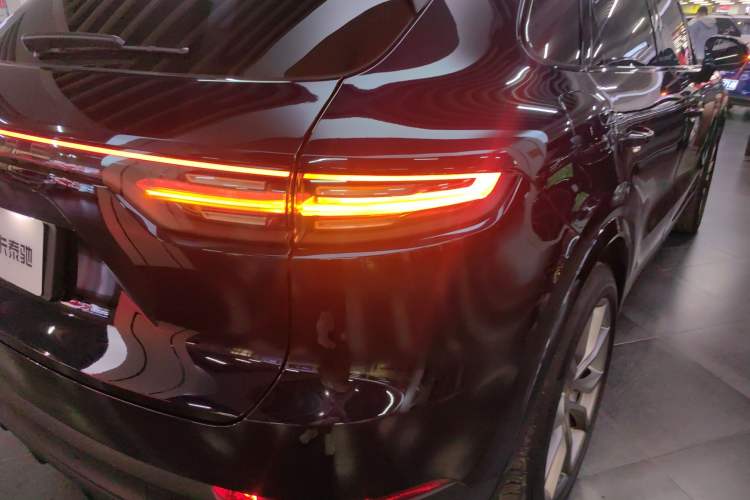 Used Porsche Cayenne E-Hybrid 2022 Cayenne E-Hybrid 2.0T Platinum Edition Right Rear Taillight