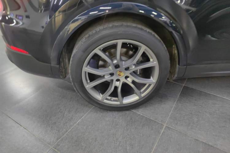 Used Porsche Cayenne E-Hybrid 2022 Cayenne E-Hybrid 2.0T Platinum Edition Right Rear Wheel Hub