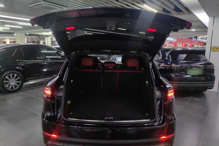 Used Porsche Cayenne E-Hybrid 2022 Cayenne E-Hybrid 2.0T Platinum Edition Trunk