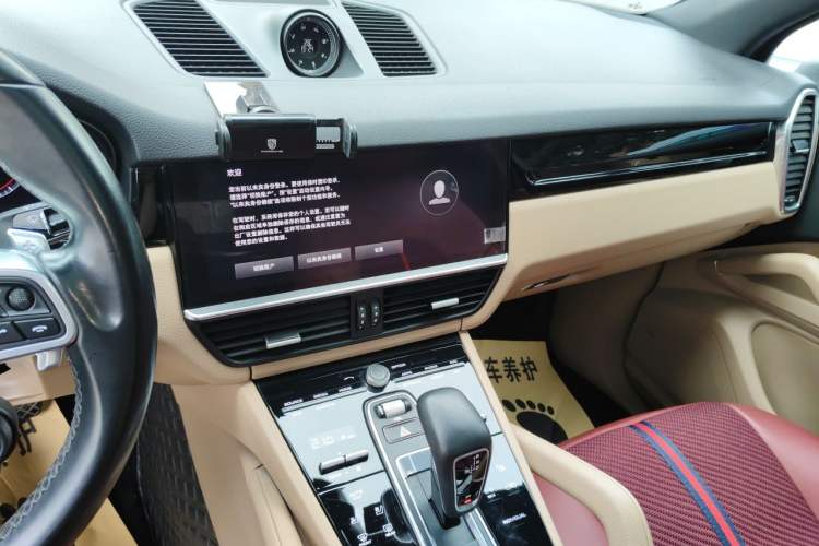 Used Porsche Cayenne E-Hybrid 2022 Cayenne E-Hybrid 2.0T Platinum Edition Audio And AC Panel