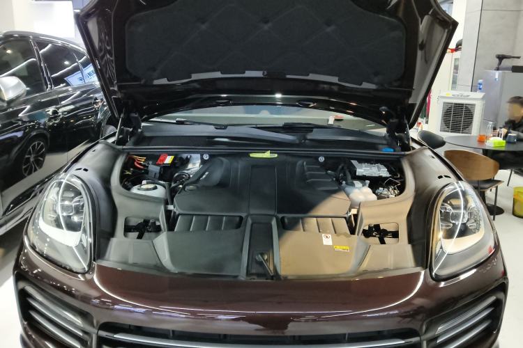Used Porsche Cayenne E-Hybrid 2022 Cayenne E-Hybrid 2.0T Platinum Edition Engine Bay